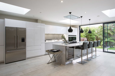 White High Gloss Kitchen with Breakfast Bar