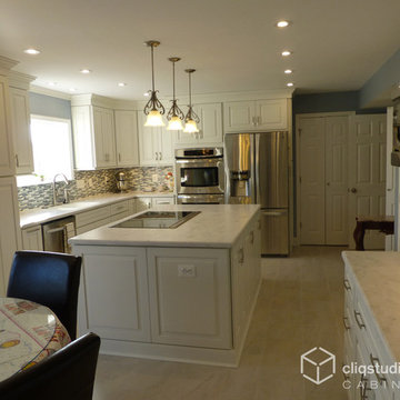 White Kitchen Cabinets | Cambridge Door Style | CliqStudios