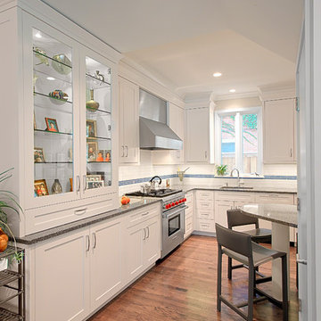 White Kitchen w Display Cabinet