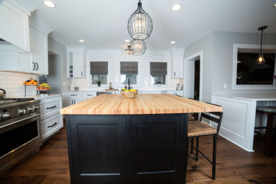 Example of a cottage kitchen design in Columbus