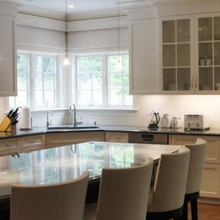 Traditional kitchen remodeling - Elegant kitchen photo in Boston