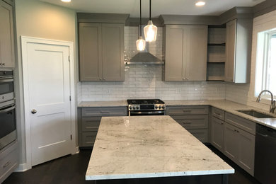 Example of a transitional kitchen design in Detroit