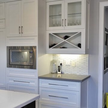 White Modern Kitchen with Hampton Door Style