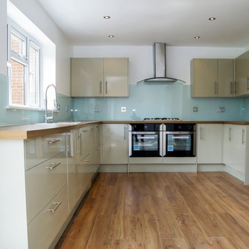 WHITE "RAINBOW SPARKLE" glass kitchen splashback bu CreoGlass Design