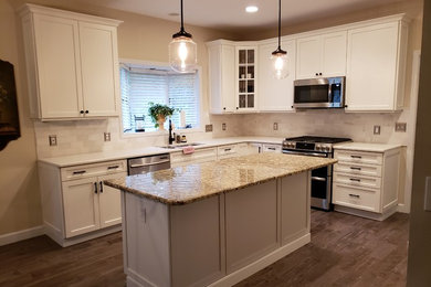 Eat-in kitchen - large transitional l-shaped eat-in kitchen idea in St Louis with shaker cabinets, white cabinets and an island