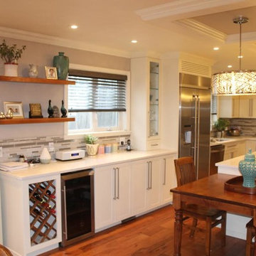 White Transitional Eat-in Kitchen