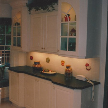 White Woodgrain Kitchen