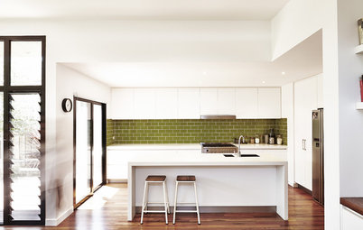 https://st.hzcdn.com/fimgs/pictures/kitchens/williamstown-house-tom-robertson-architects-img~c25188f4055c1d48_4403-1-332093d-w402-h255-b0-p0.jpg