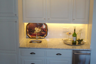 シャーロットにあるトラディショナルスタイルのおしゃれなキッチンの写真