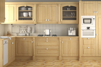 Aménagement d'une cuisine moderne en bois clair avec un plan de travail en bois et une crédence grise.