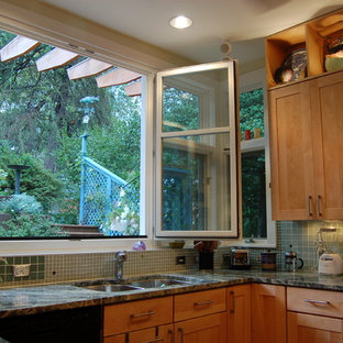 Mid-sized contemporary u-shaped eat-in kitchen in DC Metro with an undermount sink, shaker cabinets, light wood cabinets, granite benchtops, green splashback, glass tile splashback, stainless steel appliances, cork floors, a peninsula, brown floor and green benchtop.