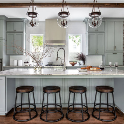 Example of a transitional l-shaped dark wood floor and brown floor kitchen design in Houston with shaker cabinets, gray cabinets, white backsplash, subway tile backsplash, stainless steel appliances, an island and gray countertops
