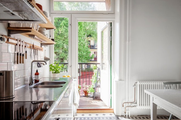 Scandinavian Kitchen by Ahre Fastighetsbyrå