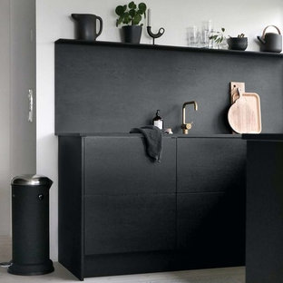 Küchen mit Küchenrückwand in Schwarz und türkiser Arbeitsplatte Ideen