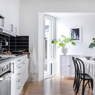 Skandinavisk inredning av ett kök