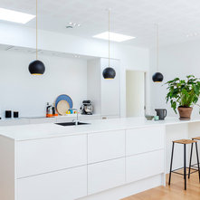 Modern Kitchen by Skanlux byggefirma A/S