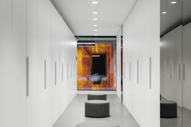 Свежая идея для дизайна: коридор: освещение - отличное фото интерьера
