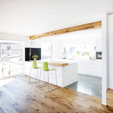 ac009 - White & Wood_ Küche und Wohnraumgestaltung