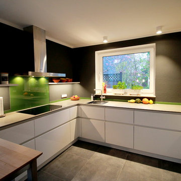 Die Küche als Herz des Hauses mit raffinierter Lichtplanung