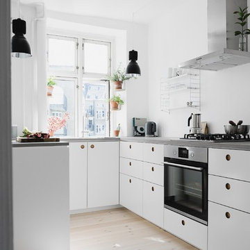 Die Küche mit unserer Basis01 in Weiß und einer Beton Arbeitsplatte