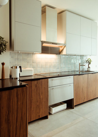 Contemporary Kitchen by Kuechenfront24