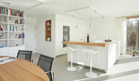 Ein weißer Küchentraum mit verstecktem Stauraum