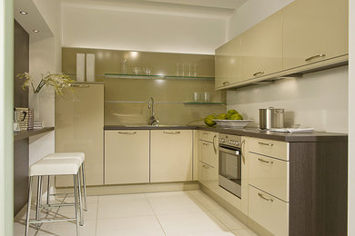 Photo of a contemporary kitchen in Dusseldorf.
