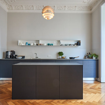 Grifflose bulthaup b3 in Eiche schwarzgrau mit Beton Arbeitsplatte