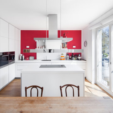 Helle Küche in einer Maisonette-Wohnung, Düsseldorf