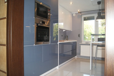 Inspiration for a small contemporary kitchen in Dusseldorf.