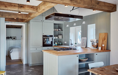 Houzz Tour: Storybook Thatched Cottage on the North Sea