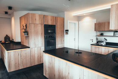 Küche in moderner Holzoptik