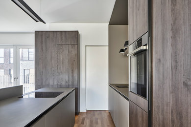 Example of a trendy kitchen design in Cologne