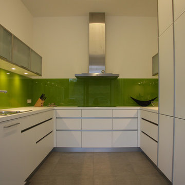 Küche & Bad mit grünen Akzenten