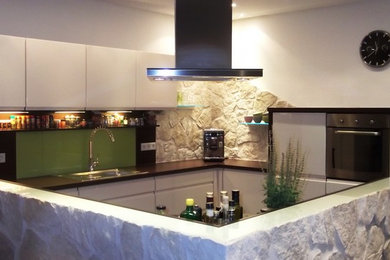 Design ideas for a contemporary kitchen in Hanover.