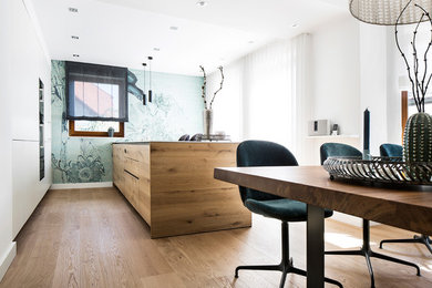 Example of a minimalist kitchen design in Munich