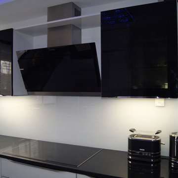 moderne Küche-Ruhl schwarz-weiß