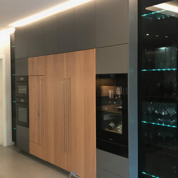 moderne, offene Küche mit vielen individuellen Extras in Potsdam