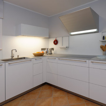 Moderne, weiße Küche