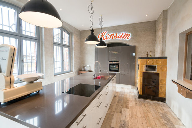 Contemporary Kitchen by Kate Jordan Photo