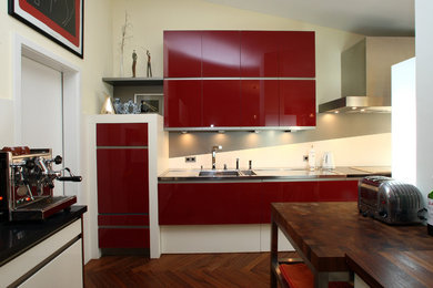 This is an example of a large contemporary kitchen in Nuremberg.