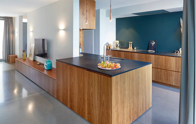Perfekte Verbindung: Elegante Holztöne für Küche und Wohnzimmer