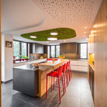 Projekt C1 | Moderne Küche mit schwebender Kochinsel