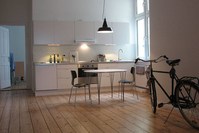 ベルリンにあるコンテンポラリースタイルのおしゃれなキッチンの写真