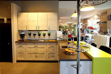 ドレスデンにあるコンテンポラリースタイルのおしゃれなキッチンの写真