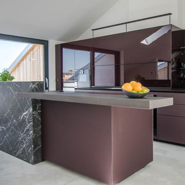 Valcucine New Logica mit Funktionskanal aus Stein (Marmor)