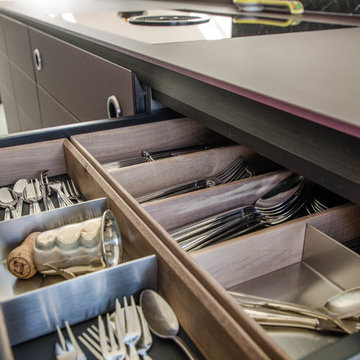 Valcucine New Logica mit Funktionskanal aus Stein (Marmor)