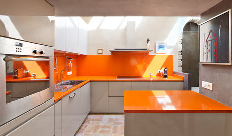Amarillo, naranja y fucsia: Un vibrante trío de color en casa