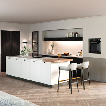 Zeitlose moderne Küche in Echtholz-Ausführung, weiß matt lackier, kombiniert mit