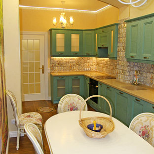 Diseño de cocina lineal, mediterránea, de tamaño medio, cerrada, sin isla, con fregadero bajoencimera, armarios con paneles con relieve, puertas de armario turquesas, encimera de madera, salpicadero multicolor, salpicadero de azulejos de cerámica, electrodomésticos negros, suelo de baldosas de porcelana, suelo multicolor y encimeras naranjas